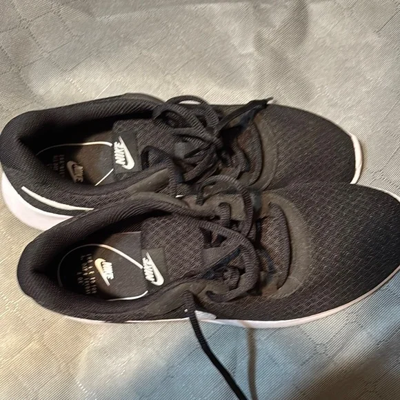 Nike Black Athletic Shoes - Picture 6 of 6